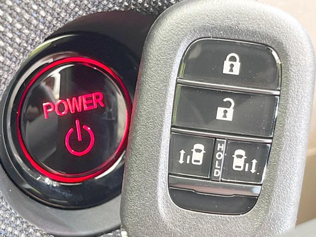 �yHonda�X�}�[�g�L�[�z�J�o����|�P�b�g�ɓ��ꂽ�܂܂ł��h�A�̎{���E�������\�ȃX�}�[�g�L�[�𑕔��B�G���W���̃I���E�I�t�����J�M�����o���K�v����������Ƃ��Ă��֗��ł���