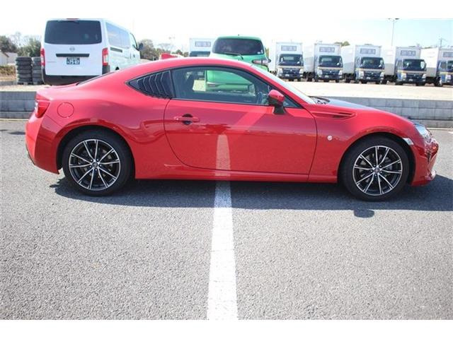 ���Ǝҗl�ւ̔̔��͂��f�肳���Ă��������܂��B �Ԍ������ԗ��̏ꍇ�́A�Ԍ����擾�������x�������z�ŕ\�����Ă���܂��B