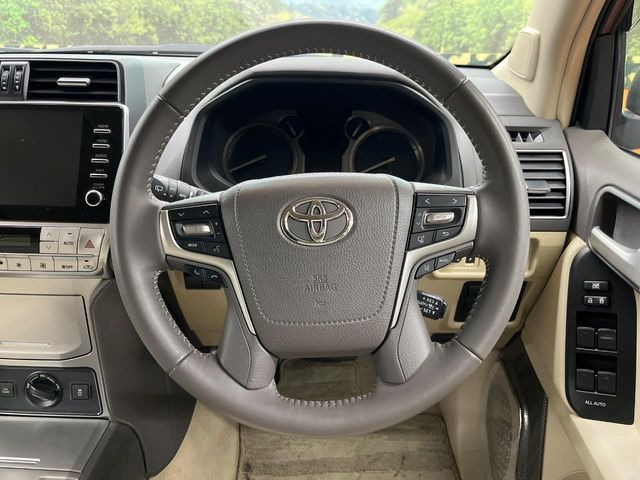 �y�����v�����X�e�A�����O�z�㎿�Ȋv���g�p���邱�ƂŁA��ɂ����������݂ƂĂ��^�]���₷���n���h���ł���