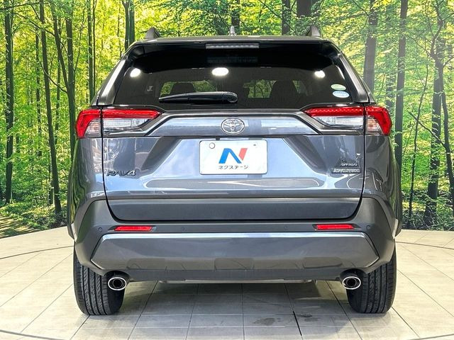 安心の最長10年・走行無制限保証(有償)をご用意。保証内容も充実はもちろん、無料点検&オイル交換や、年中無休の全国・24時間ロードサービスも付帯されておりますのでご安心下さい。