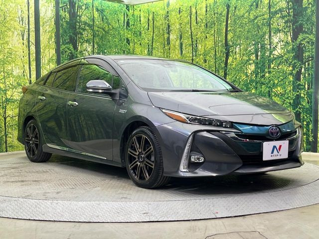 高透明度のガラス皮膜で撥水はもちろん、上質なツヤ・光沢を実現。紫外線や酸性雨から大切な愛車を保護し、色あせ・劣化を防止。「弾スプラッシュコート」、「弾プリミッサコート」からお選びいただけます。