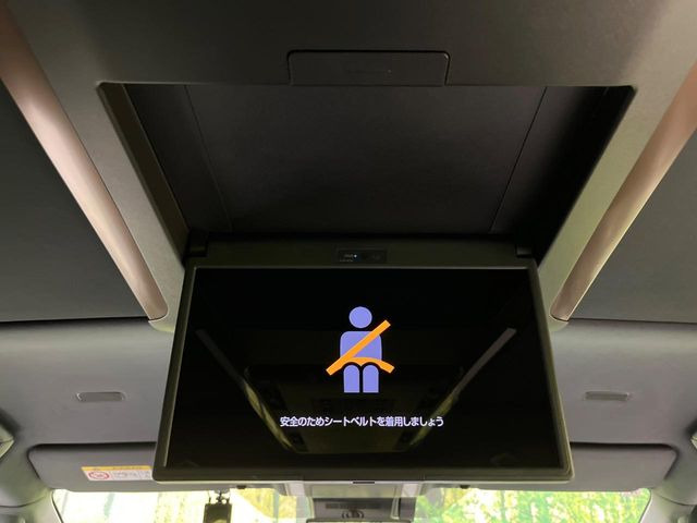 【後席モニター】家族や友人とお出かけする機会が多い方に大人気の後席モニターを装備!見やすい位置に画面がありテレビやDVDの視聴も快適!友達もお子様も、後席にしか乗らなくなるかも??