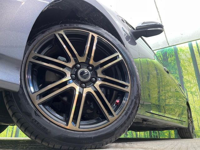 【17インチアルミホイール】外観にマッチしたアルミホイールを装着しております。各種アルミホイールや、スタッドレスタイヤも取扱いしております。是非ご相談ください♪