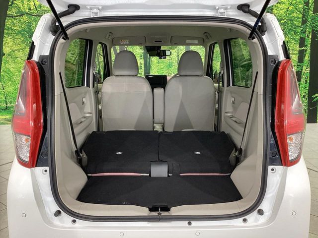 ���i�̂���������ʋ΁A���}���ɏ\���ȉ׎��X�y�[�X���m�ۂ��Ă���܂��B�Z�J���h�V�[�g��|���ƁA�傫�ȉו��̐ύڂ��\�ł���