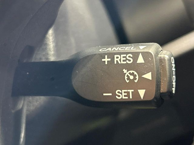 �y�N���[�Y�R���g���[���z�������H�����N���N���s�B�A�N�Z���𗣂��Ă���葬�x�ő��s���ł��A�������^�]���̕��S���y��!�����E�������ȒP�ȃX�C�b�`����Œ����ł��܂��B