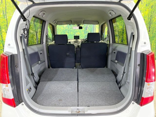 ���i�̂���������ʋ΁A���}���ɏ\���ȉ׎��X�y�[�X���m�ۂ��Ă���܂��B�Z�J���h�V�[�g��|���ƁA�傫�ȉו��̐ύڂ��\�ł���