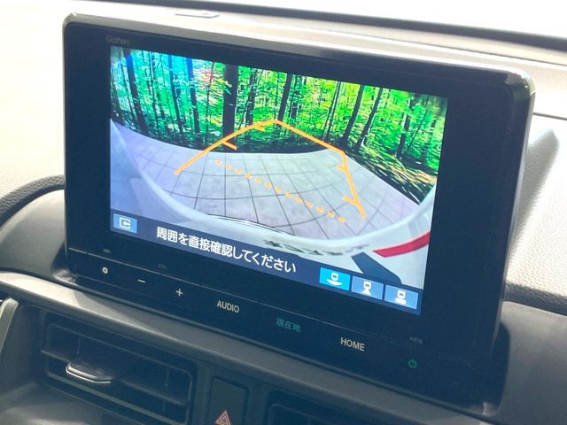 【バックカメラ】駐車時に後方がリアルタイム映像で確認できます。大型商業施設や立体駐車場での駐車時や、夜間のバック時に大活躍!運転スキルに関わらず、今や必須となった装備のひとつです!