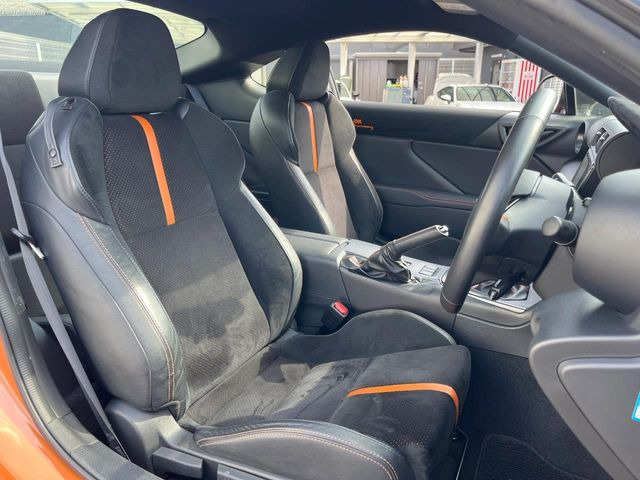 �y�n�[�t���U�[�V�[�g�z�������ƍ���S�n�𗼗������l�C�̃V�[�g���w�ʁE���ʂ̃t�@�u���b�N�f�ނ́A�ʋC���̗ǂ��⊊��ɂ����ɗD��Ă��܂��B�C���╞���ɍ��E���ꂸ���K�ɂ���肢�������܂��B