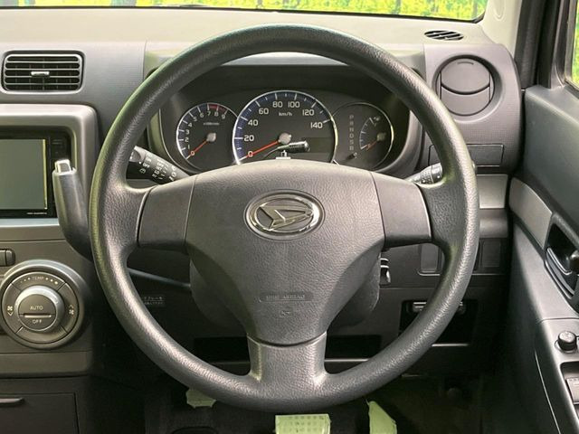 ステアリングも使用感が少なく、きれいな状態となっております♪