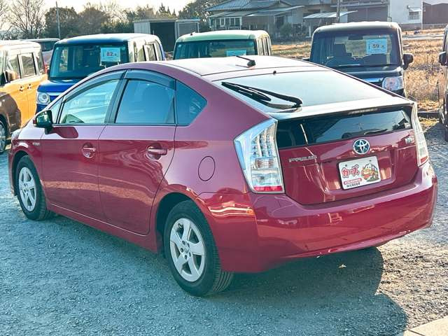 ���X�ł͌y�����Ԃ��畁�ʎԂ܂ŕ��L���I�[�����[�J�[�̎Ԏ�E�F�E�O���[�h��L�x�ɑ����Ă���܂��B