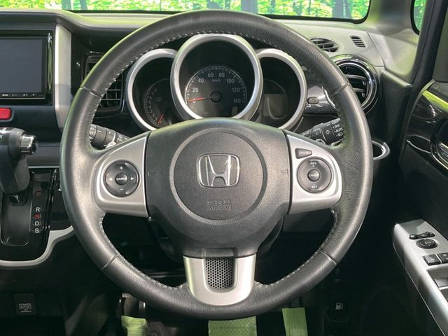 �y�N���[�Y�R���g���[���z�������H�����N���N���s�B�A�N�Z���𗣂��Ă���葬�x�ő��s���ł��A�������^�]���̕��S���y��!�����E�������ȒP�ȃX�C�b�`����Œ����ł��܂��B