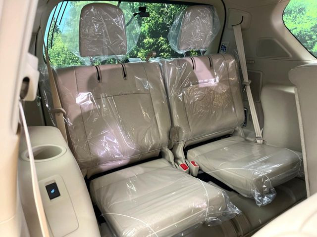 3列目シートはもちろん状態良好☆大人でもゆったりと座って頂けますので、大人数でのお出かけもラクラクです♪ご家族で、気の知れた仲間で、ドライブに行くのが楽しみですね♪
