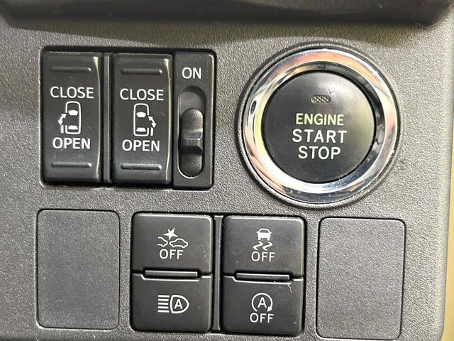 【両側パワースライドドア】スマートキーや運転席のスイッチで後席両側スライドドアの開閉が可能♪電動だから力を入れてドアを開ける必要が無く、小さなお子様でも簡単に開け閉めでき快適です♪