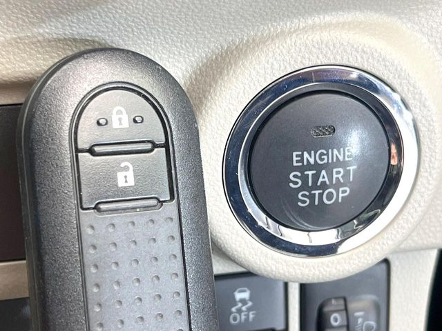 �y�L�[�t���[�V�X�e���z�J�o����|�P�b�g�ɓ��ꂽ�܂܂ł��h�A�̎{���E�������\�ȃX�}�[�g�L�[�𑕔��B�G���W���̃I���E�I�t�����J�M�����o���K�v����������Ƃ��Ă��֗��ł���