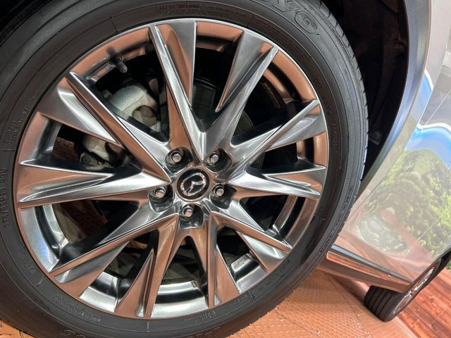 �y����19�C���`�A���~�z�C�[���z�O�ςɃ}�b�`���������A���~�z�C�[���𑕒����Ă���܂��B�e��ЊO�A���~�z�C�[����A�X�^�b�h���X�^�C�����戵�����Ă���܂��B���񂲑��k����������