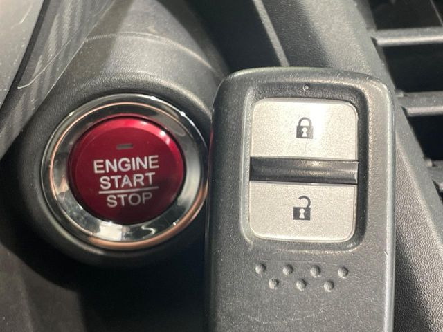 �yHonda�X�}�[�g�L�[�z�J�o����|�P�b�g�ɓ��ꂽ�܂܂ł��h�A�̎{���E�������\�ȃX�}�[�g�L�[�𑕔��B�G���W���̃I���E�I�t�����J�M�����o���K�v����������Ƃ��Ă��֗��ł���