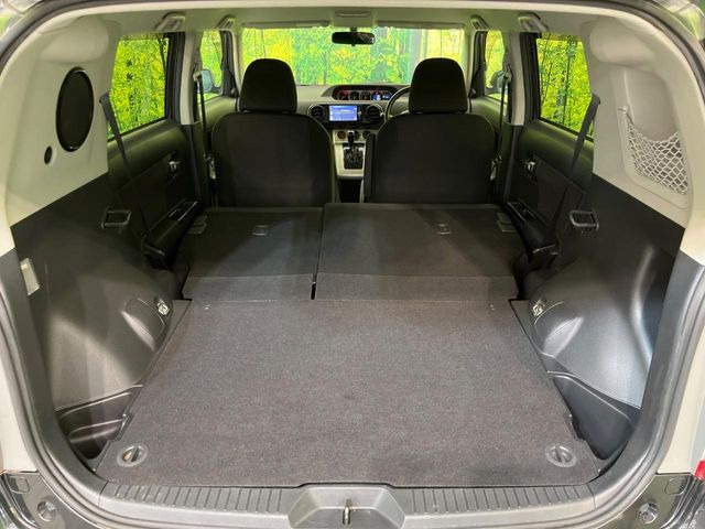 ���i�̂���������ʋ΁A���}���ɏ\���ȉ׎��X�y�[�X���m�ۂ��Ă���܂��B�Z�J���h�V�[�g��|���ƁA�傫�ȉו��̐ύڂ��\�ł���