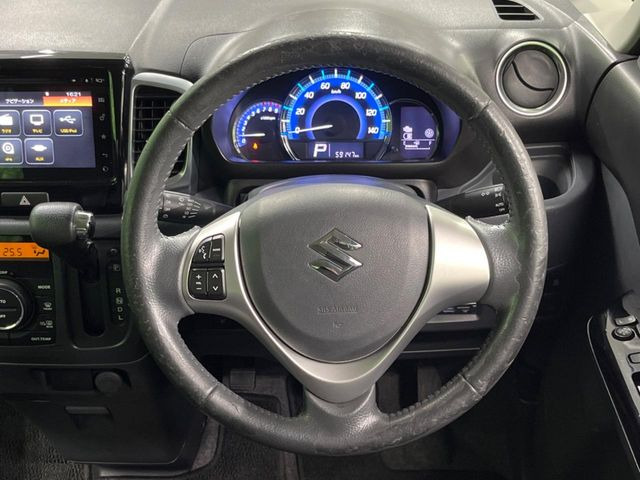 �y�����v�����X�e�A�����O�z�㎿�Ȋv���g�p���邱�ƂŁA��ɂ����������݂ƂĂ��^�]���₷���n���h���ł���