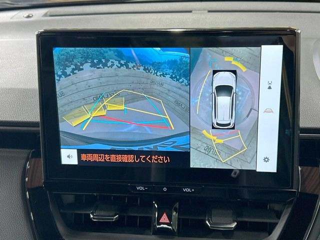 【パノラミックビューモニター】専用のカメラにより、上から見下ろしたような視点で360度クルマの周囲を確認することができます☆死角部分も確認しやすく、狭い場所での切り返しや駐車もスムーズに行えます。