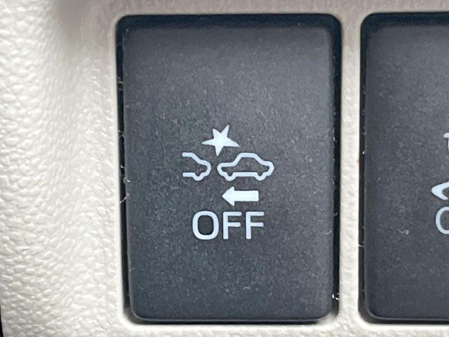 【スマートアシスト】走行中に前方の車両等を認識し、衝突しそうな時は警報とブレーキで衝突回避と被害軽減をアシスト。より安全にドライブをお楽しみいただけます。