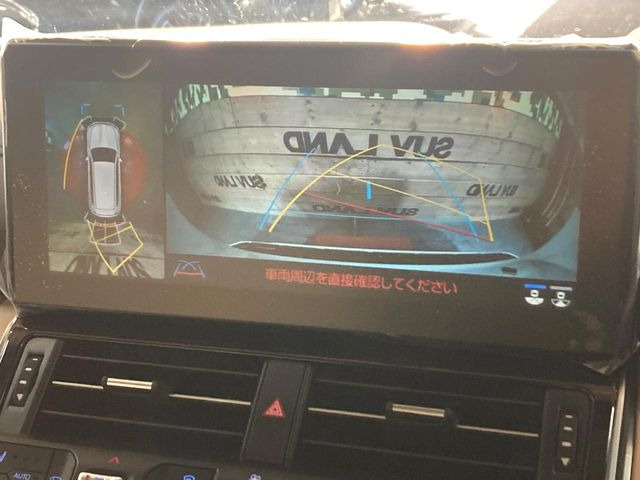 【パノラミックビューモニター】専用のカメラにより、上から見下ろしたような視点で360度クルマの周囲を確認することができます☆死角部分も確認しやすく、狭い場所での切り返しや駐車もスムーズに行えます。