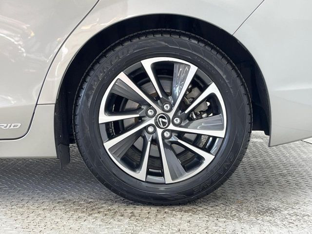 �y����16�C���`�A���~�z�C�[���z�O�ςɃ}�b�`���������A���~�z�C�[���𑕒����Ă���܂��B�e��ЊO�A���~�z�C�[����A�X�^�b�h���X�^�C�����戵�����Ă���܂��B���񂲑��k����������