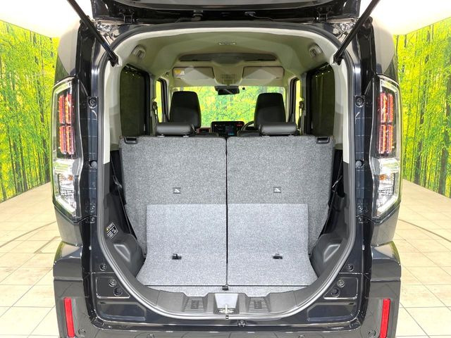 ���i�̂���������ʋ΁A���}���ɏ\���ȉ׎��X�y�[�X���m�ۂ��Ă���܂��B�Z�J���h�V�[�g��|���ƁA�傫�ȉו��̐ύڂ��\�ł���