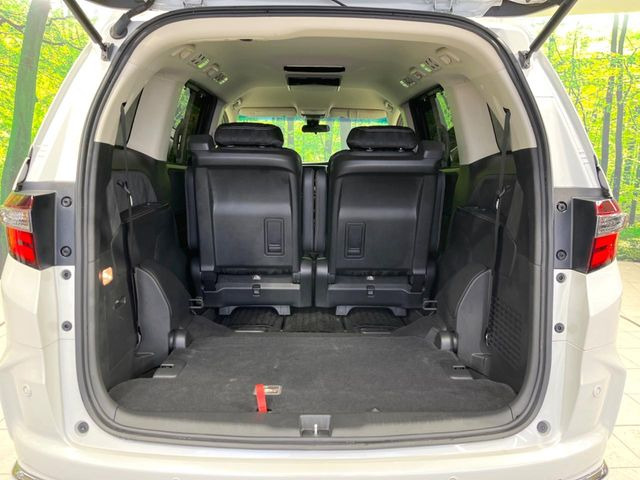 ���i�̂���������ʋ΁A���}���ɏ\���ȉ׎��X�y�[�X���m�ۂ��Ă���܂��B�Z�J���h�V�[�g��|���ƁA�傫�ȉו��̐ύڂ��\�ł���