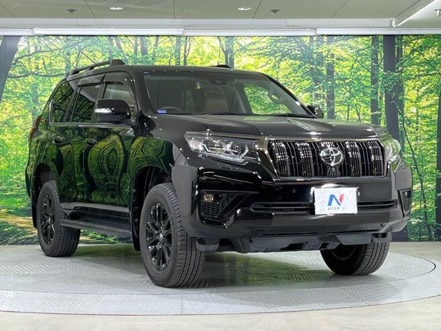 高透明度のガラス皮膜で撥水はもちろん、上質なツヤ・光沢を実現。紫外線や酸性雨から大切な愛車を保護し、色あせ・劣化を防止。「弾スプラッシュコート」、「弾プリミッサコート」からお選びいただけます。