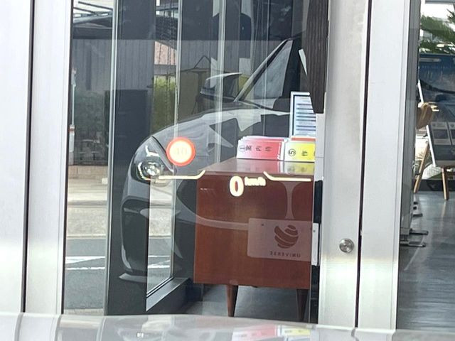 ���w�b�h�A�b�v�f�B�X�v���C:���݂̑��x�⑖�s�����f�W�^���\���ŉ^�]�ȑO���̃K���X�ɓ��e!�^�]���A���������炳���K�v�ȏ����m�F�ł���̂łƂ��Ă��֗��ň��S!