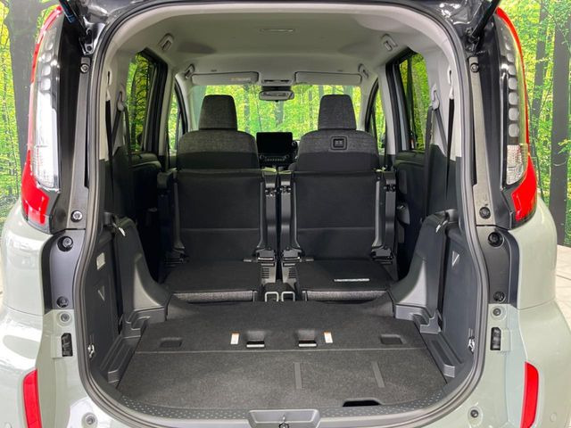 ���i�̂���������ʋ΁A���}���ɏ\���ȉ׎��X�y�[�X���m�ۂ��Ă���܂��B�Z�J���h�V�[�g��|���ƁA�傫�ȉו��̐ύڂ��\�ł���