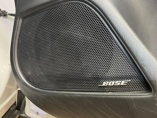 �yBOSE�T�E���h�V�X�e���z���[�J�[�I�v�V�����̍��i�ʃT�E���h�V�X�e���𓋍ځB��p�̃`���[�j���O���{���ꂽ�召�l�X�ȃX�s�[�J�[����ǎ��ȃT�E���h���t�ł��A�Տꊴ���ӂ�鉹����Ԃ����o���܂��B