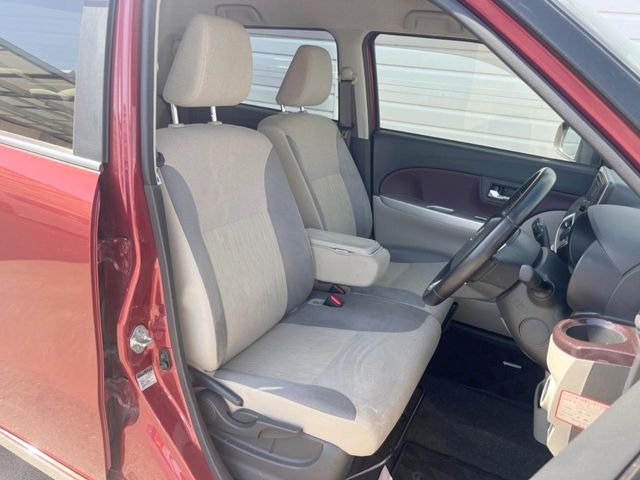 運転席シート廻りは使用感も少なく、良好な状態となっています。丁寧に使われていたことがよくわかりますね。
