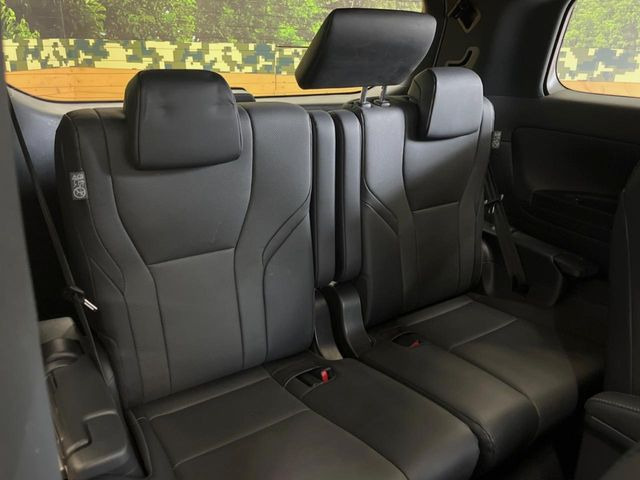 3列目シートはもちろん状態良好☆大人でもゆったりと座って頂けますので、大人数でのお出かけもラクラクです♪ご家族で、気の知れた仲間で、ドライブに行くのが楽しみですね♪