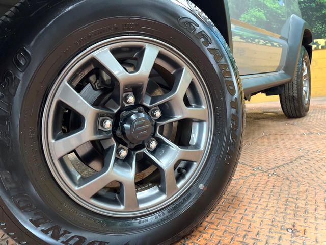 【純正アルミホイール】外観にマッチした純正アルミホイールを装着しております。各種社外アルミホイールや、スタッドレスタイヤも取扱いしております。是非ご相談ください♪