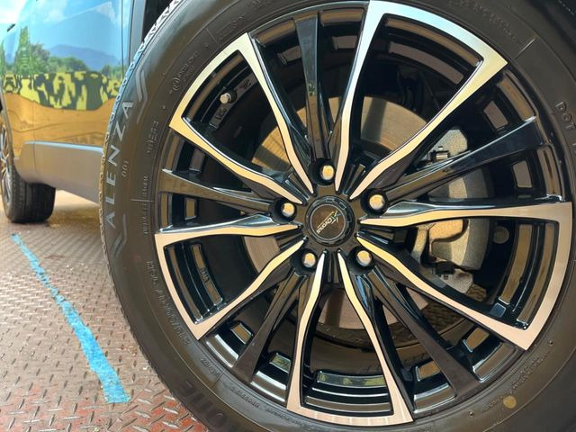 �y����17�C���`�A���~�z�C�[���z�O�ςɃ}�b�`���������A���~�z�C�[���𑕒����Ă���܂��B�e��ЊO�A���~�z�C�[����A�X�^�b�h���X�^�C�����戵�����Ă���܂��B���񂲑��k����������