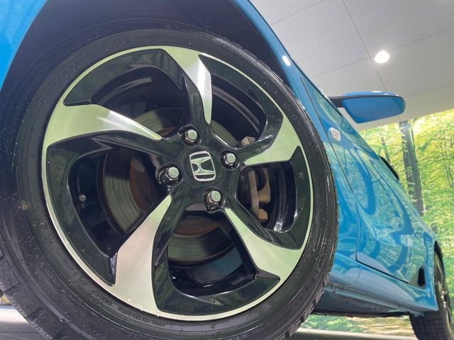 �y����15�C���`�A���~�z�C�[���z�O�ςɃ}�b�`���������A���~�z�C�[���𑕒����Ă���܂��B�e��ЊO�A���~�z�C�[����A�X�^�b�h���X�^�C�����戵�����Ă���܂��B���񂲑��k����������