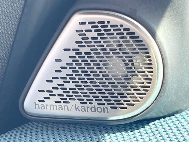 ��harman/kardon�T�E���h�V�X�e��:�I�[�f�B�I��僁�[�J�[����|����v���~�A���X�s�[�J�[�𑕔��B�����̃X�s�[�J�[����A���̗������܂ŕ����鍂�i���ȉ��y�����y���݂��������܂��B
