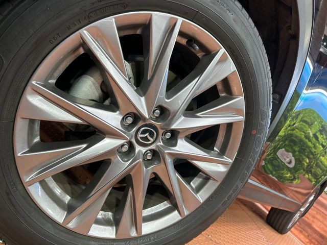 �y����19�C���`�A���~�z�C�[���z�O�ςɃ}�b�`���������A���~�z�C�[���𑕒����Ă���܂��B�e��ЊO�A���~�z�C�[����A�X�^�b�h���X�^�C�����戵�����Ă���܂��B���񂲑��k����������