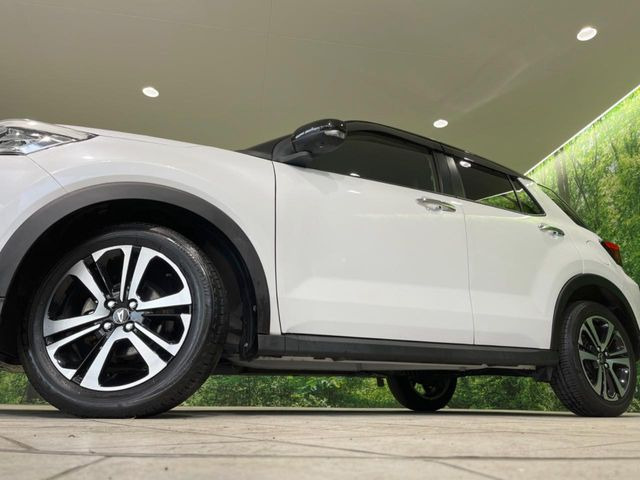 【純正アルミホイール】外観にマッチした純正アルミホイールを装着しております。各種社外アルミホイールや、スタッドレスタイヤも取扱いしております。是非ご相談ください♪