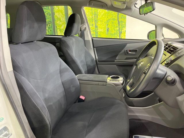 運転席シート廻りは使用感も少なく、良好な状態となっています。丁寧に使われていたことがよくわかりますね。