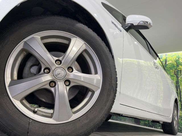 【16インチアルミホイール】外観にマッチしたアルミホイールを装着しております。各種アルミホイールや、スタッドレスタイヤも取扱いしております。是非ご相談ください♪