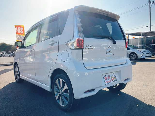 ���X�ł͌y�����Ԃ��畁�ʎԂ܂ŕ��L���I�[�����[�J�[�̎Ԏ�E�F�E�O���[�h��L�x�ɑ����Ă���܂��B