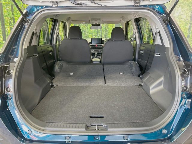 ���i�̂���������ʋ΁A���}���ɏ\���ȉ׎��X�y�[�X���m�ۂ��Ă���܂��B�Z�J���h�V�[�g��|���ƁA�傫�ȉו��̐ύڂ��\�ł���