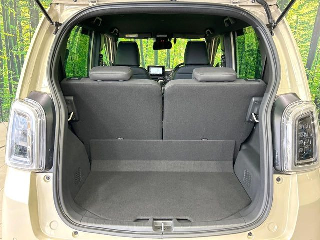 ���i�̂���������ʋ΁A���}���ɏ\���ȉ׎��X�y�[�X���m�ۂ��Ă���܂��B�Z�J���h�V�[�g��|���ƁA�傫�ȉו��̐ύڂ��\�ł���