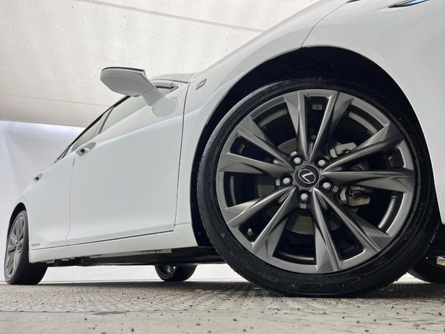 【純正19インチアルミホイール】外観にマッチした純正アルミホイールを装着しております。各種社外アルミホイールや、スタッドレスタイヤも取扱いしております。是非ご相談ください♪