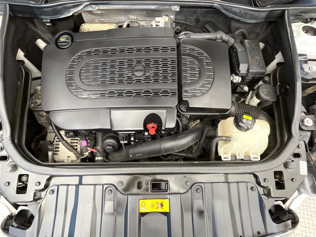 �����X�ł́A�e���[�J�[�̐�p�f�f�e�X�^�[�𓱓��B���Ǝ��i�����e�N�j�J���X�^�b�t���풓���Ă���܂��̂ŁA������̍ۂɂ����S���Ă����p���������܂��B