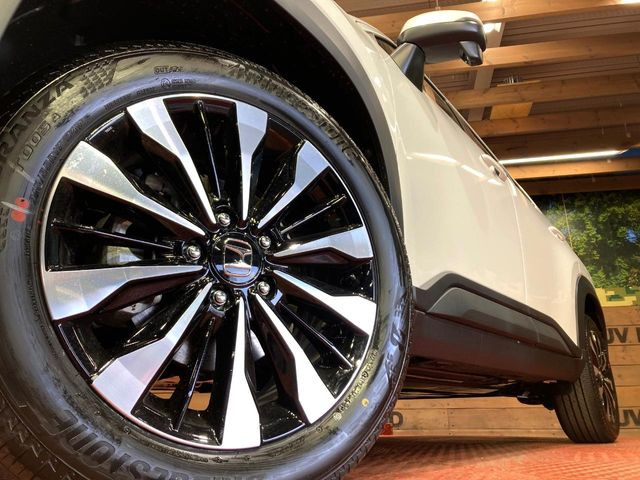 �y�����A���~�z�C�[���z�O�ςɃ}�b�`���������A���~�z�C�[���𑕒����Ă���܂��B�e��ЊO�A���~�z�C�[����A�X�^�b�h���X�^�C�����戵�����Ă���܂��B���񂲑��k����������