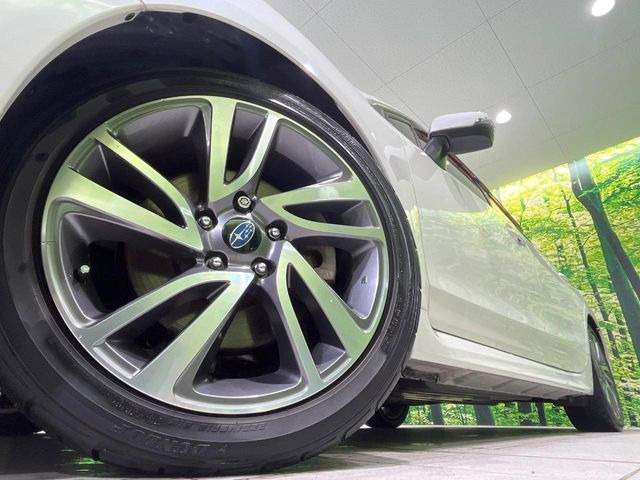 �y����18�C���`�A���~�z�C�[���z�O�ςɃ}�b�`���������A���~�z�C�[���𑕒����Ă���܂��B�e��ЊO�A���~�z�C�[����A�X�^�b�h���X�^�C�����戵�����Ă���܂��B���񂲑��k����������