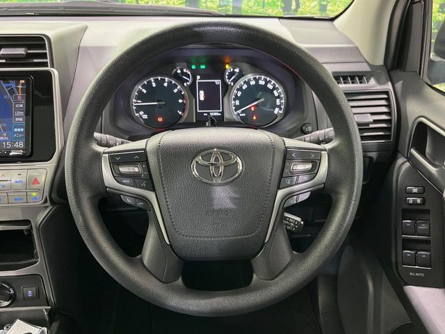 ステアリングも使用感が少なく、きれいな状態となっております♪